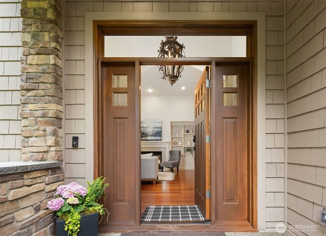 816 100th Avenue SE, Bellevue, WA 98004
