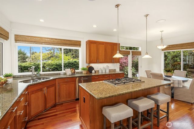 816 100th Avenue SE, Bellevue, WA 98004