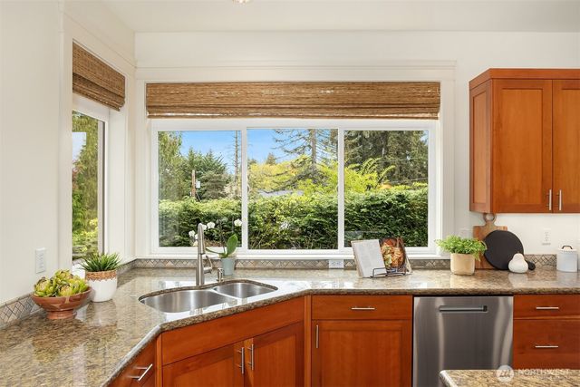 816 100th Avenue SE, Bellevue, WA 98004