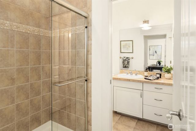 816 100th Avenue SE, Bellevue, WA 98004