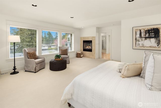 816 100th Avenue SE, Bellevue, WA 98004