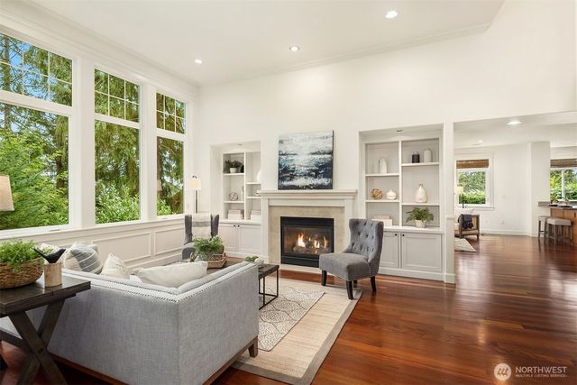 816 100th Avenue SE, Bellevue, WA 98004