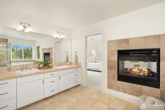 816 100th Avenue SE, Bellevue, WA 98004