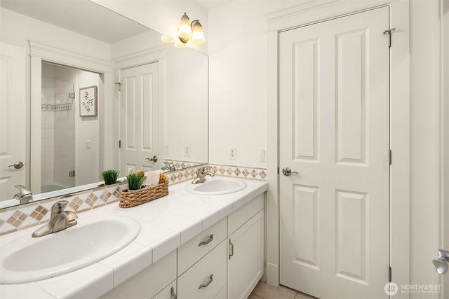816 100th Avenue SE, Bellevue, WA 98004