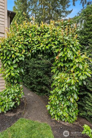 816 100th Avenue SE, Bellevue, WA 98004