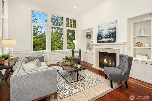 816 100th Avenue SE, Bellevue, WA 98004