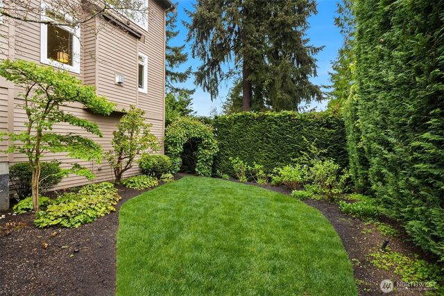 816 100th Avenue SE, Bellevue, WA 98004