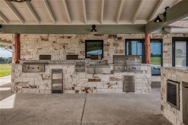 18581 William Penn Road, Washington, TX 77880