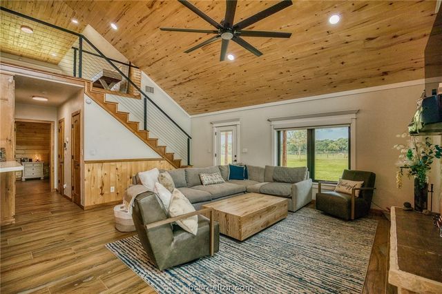 18581 William Penn Road, Washington, TX 77880