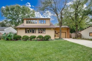 515 N Oakwood Dr, Wichita, KS 67208