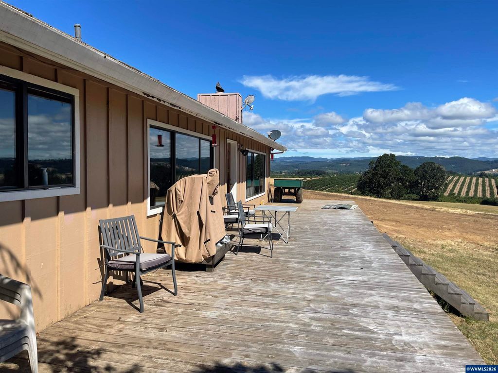 Image 1 of property listing at 27181 S Frys Ln, Sheridan, OR 97378