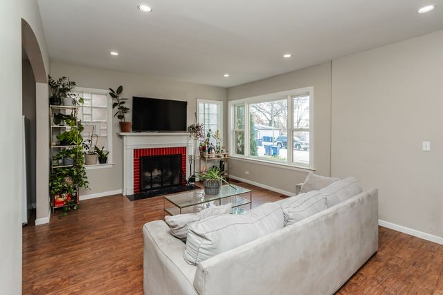 9535 S Fairfield Avenue, Evergreen Park, IL 60805