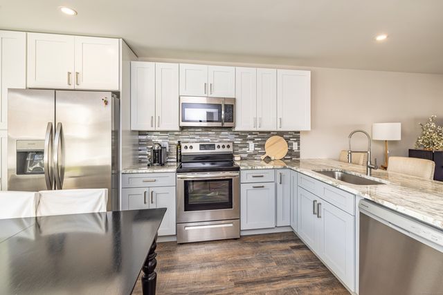 94 North Bridebrook Road 104, East Lyme, CT 06357