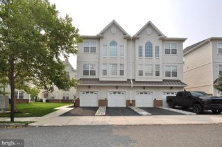 3201 CAPRI DR, Philadelphia, PA 19145
