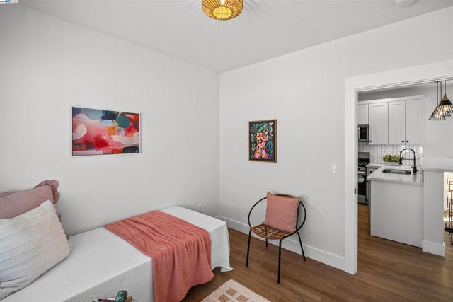 1564 Bridge Ave, Oakland, CA 94601