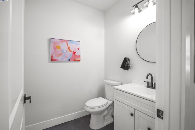 1564 Bridge Ave, Oakland, CA 94601
