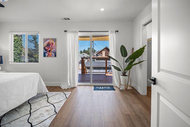 1564 Bridge Ave, Oakland, CA 94601