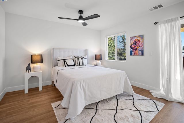 1564 Bridge Ave, Oakland, CA 94601