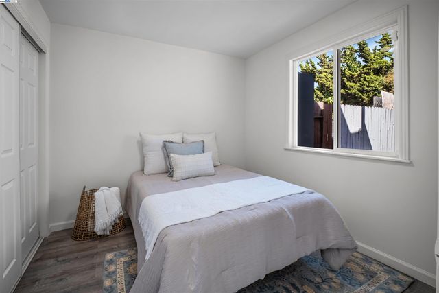 1564 Bridge Ave, Oakland, CA 94601