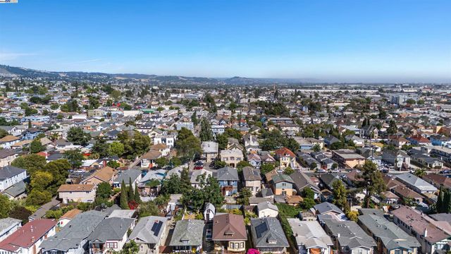 1564 Bridge Ave, Oakland, CA 94601