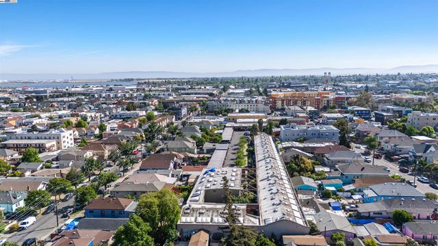 1564 Bridge Ave, Oakland, CA 94601