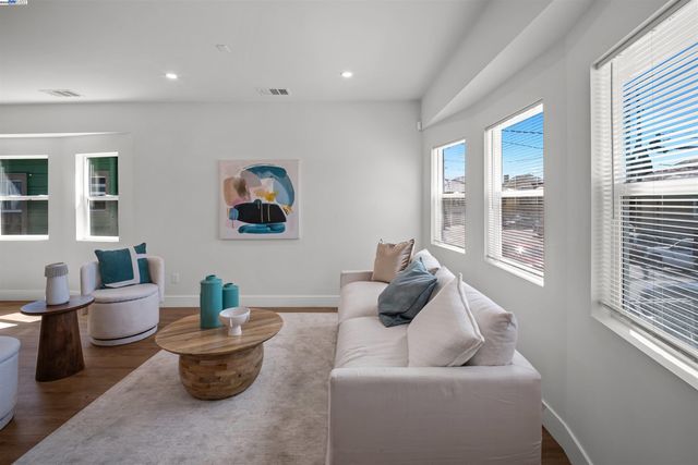 1564 Bridge Ave, Oakland, CA 94601
