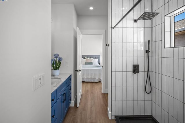 1564 Bridge Ave, Oakland, CA 94601