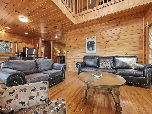 727 Mountain Stream Way, Gatlinburg, TN 37738