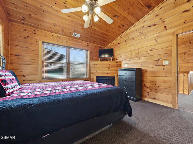 727 Mountain Stream Way, Gatlinburg, TN 37738