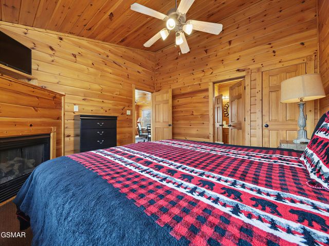 727 Mountain Stream Way, Gatlinburg, TN 37738