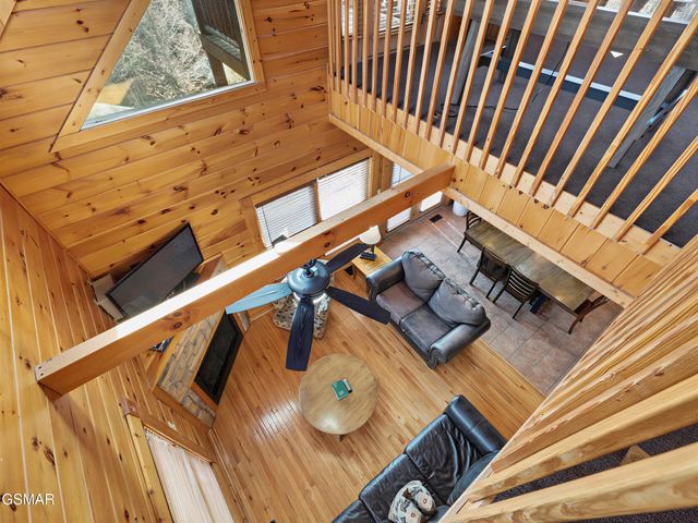 727 Mountain Stream Way, Gatlinburg, TN 37738