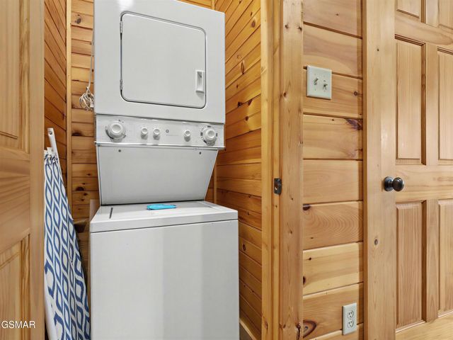 727 Mountain Stream Way, Gatlinburg, TN 37738