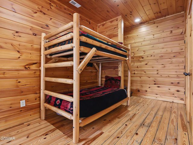 727 Mountain Stream Way, Gatlinburg, TN 37738