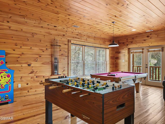 727 Mountain Stream Way, Gatlinburg, TN 37738