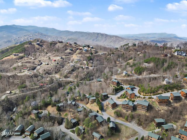 727 Mountain Stream Way, Gatlinburg, TN 37738