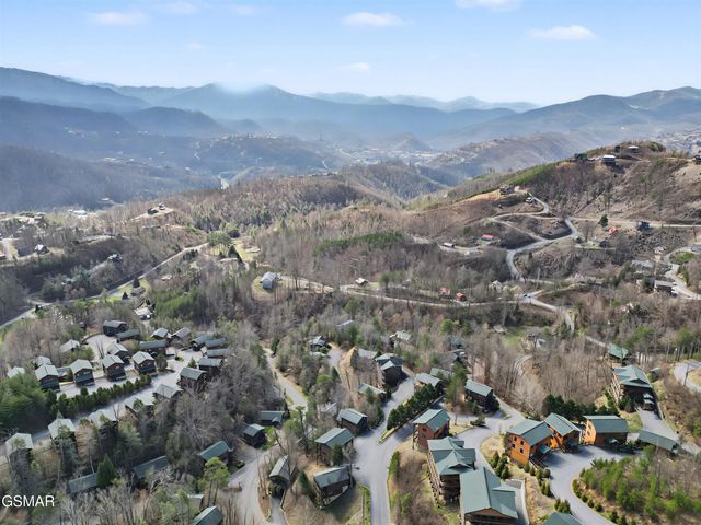 727 Mountain Stream Way, Gatlinburg, TN 37738