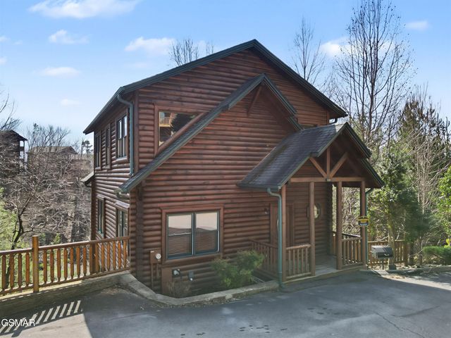 727 Mountain Stream Way, Gatlinburg, TN 37738