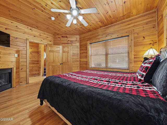 727 Mountain Stream Way, Gatlinburg, TN 37738