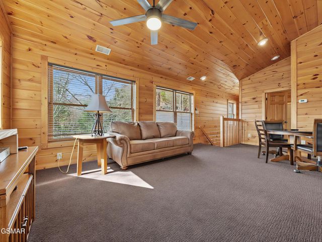 727 Mountain Stream Way, Gatlinburg, TN 37738