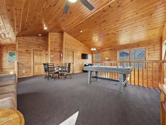 727 Mountain Stream Way, Gatlinburg, TN 37738