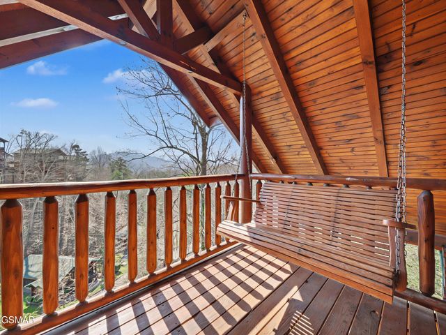 727 Mountain Stream Way, Gatlinburg, TN 37738