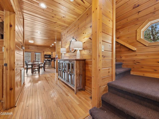 727 Mountain Stream Way, Gatlinburg, TN 37738