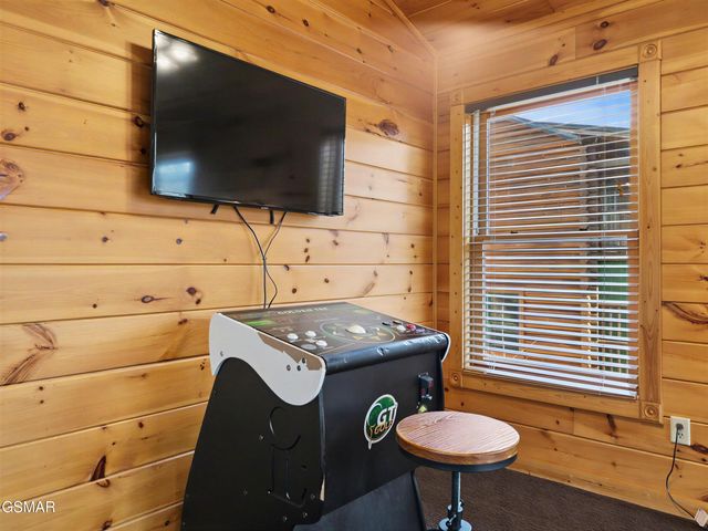 727 Mountain Stream Way, Gatlinburg, TN 37738