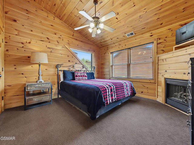 727 Mountain Stream Way, Gatlinburg, TN 37738