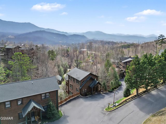 727 Mountain Stream Way, Gatlinburg, TN 37738