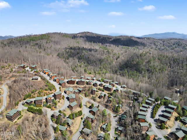 727 Mountain Stream Way, Gatlinburg, TN 37738