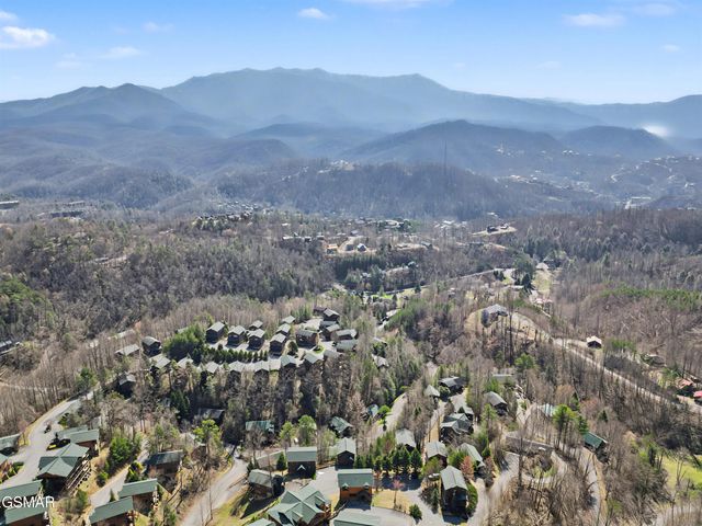 727 Mountain Stream Way, Gatlinburg, TN 37738