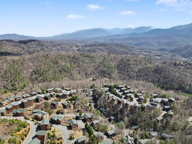 727 Mountain Stream Way, Gatlinburg, TN 37738