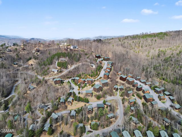 727 Mountain Stream Way, Gatlinburg, TN 37738