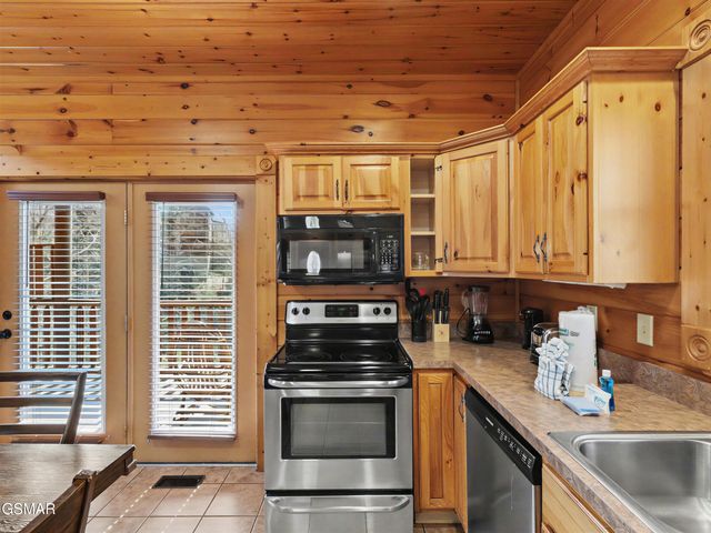 727 Mountain Stream Way, Gatlinburg, TN 37738